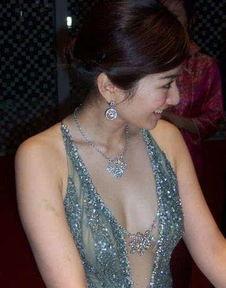 明星漏胸,明星瞬间成为焦点